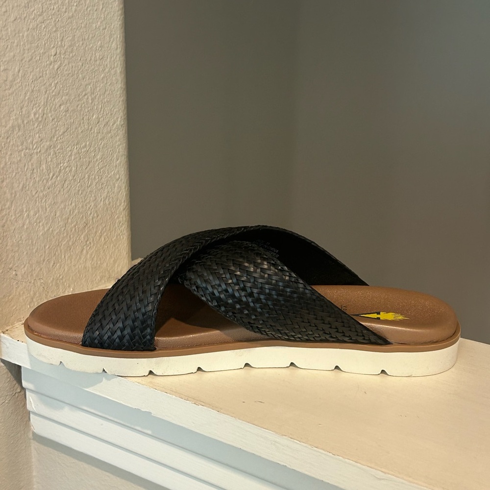 Volatile Women's Aushan Black Woven Size 11 Style PV170 Back Woven New In Box - Picture 3 of 10